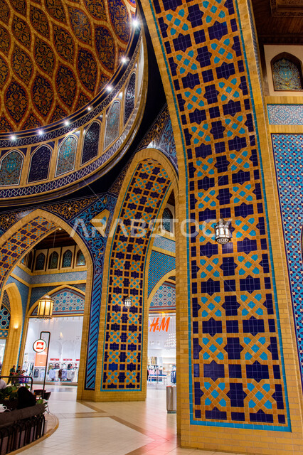 التراث العربي الشرقي الأصيل، مول ابن بطوطة في دبي بالإمارات العربية المتحدة، الأماكن و المعالم السياحية المشهورة، تصاميم وديكورات داخلية فاخرة، الفن الهندسي المعماري، نقوش وزخارف إسلامية مميزة