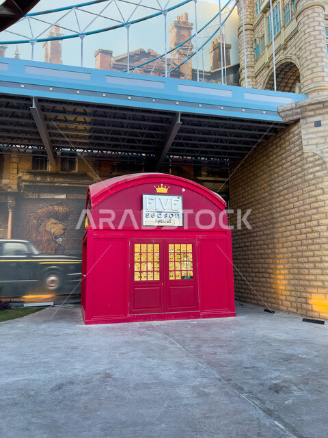 ركن الفصول الخمسة باللون الاحمر في البوليفارد ورلد في مدينة الرياض، الاستمتاع بالتجارب الممتعة في أبرز المناطق الترفيهية بالمملكة العربية السعودية، اكتشاف الحضارات والثقافات حول العالم, معالم جذب واستقطاب السائحين