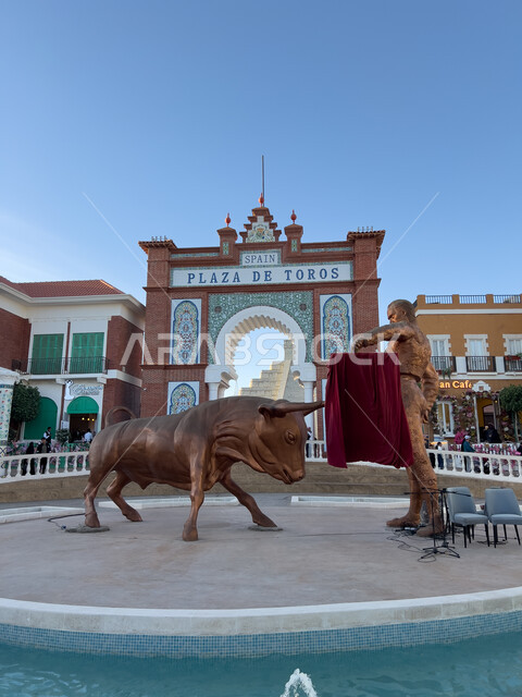 مجسم الماتدور الإسباني يرقص الفلامنكو في البوليفارد وورلد في مدينة الرياض,  فعاليات ومهرجانات ترفيهية في المملكة العربية السعودية, حلبة مصارعة الثيران وسط بحيرة مائية، مناطق جذب واستقطاب السائحين