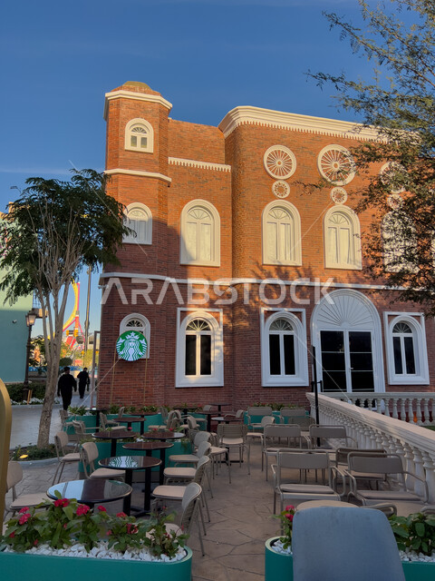 مقهى ستاربكس في البوليفارد وورلد في مدينة الرياض, الفن الهندسي المعماري على الطراز الحديث، فعاليات ترفيهية في المملكة العربية السعودية, مناطق جذب واستقطاب السائحين، الاستمتاع بتجربة المذاق الفاخر للمشروبات المتنوعة