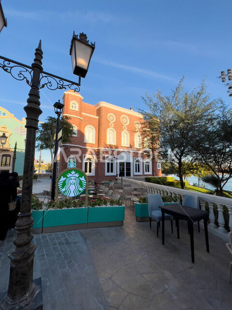 مقهى ستاربكس في البوليفارد وورلد في مدينة الرياض, الفن الهندسي المعماري على الطراز الحديث، فعاليات ترفيهية في المملكة العربية السعودية, مناطق جذب واستقطاب السائحين، الاستمتاع بتجربة المذاق الفاخر للمشروبات المتنوعة