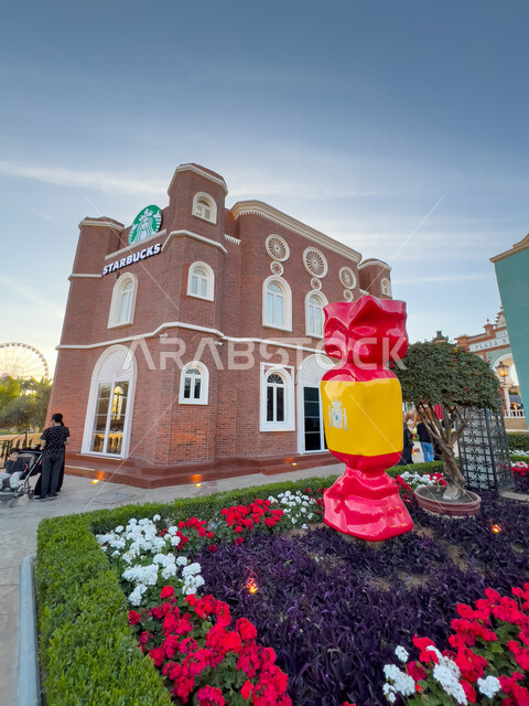 مجسم الحلوى في البوليفارد وورلد في مدينة الرياض, الفن الهندسي المعماري على الطراز الحديث لمبنى ستاربكس، فعاليات ومهرجانات ترفيهية في المملكة العربية السعودية, مناطق جذب واستقطاب السائحين، الاهتمام بالتشجير وزراعة النباتات الخضراء