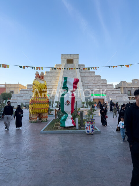 مجسم الحلوى ملون بعلم اسبانيا في البوليفارد وورلد في مدينة الرياض, اكتشاف الحضارات والثقافات حول العالم، الأماكن الترفيهية في المملكة العربية السعودية, مناطق جذب واستقطاب السائحين، الفن الهندسي المعماري على الطراز الحديث