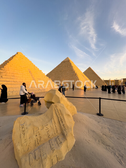 الأهرامات والمنحوتات الحجرية، الآثار والمعالم التاريخية في القسم المصري في البوليفارد وورلد في مدينة الرياض، اكتشاف الحضارات والثقافات حول العالم, مناطق جذب واستقطاب السائحين في المملكة العربية السعودية