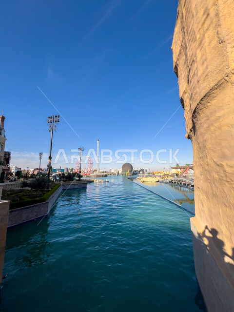 البحيرة الصناعية في البوليفارد ورلد في مدينة الرياض، أبرز المناطق الترفيهية في المملكة العربية السعودية، اكتشاف الحضارات والثقافات حول العالم, فعاليات وأنشطة مائية متميزة،  معالم جذب واستقطاب السائحين