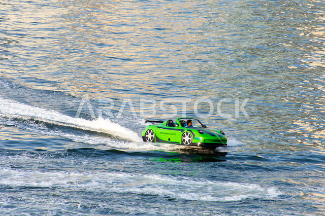 السيارات الكلاسيكية الحديثة، وسائل النقل المتطورة في الامارات العربية المتحدة، سيارة عائمة في شاطئ جميرا بيتش ريزيدنس في مدينة دبي، معالم وأماكن سياحية مشهورة، نشاطات ترفيهية في موسم الصيف