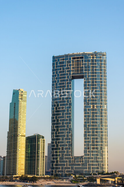 فندق شاطئ العنوان في جميرا بيتش  ريزيدنس في دبي، الفن الهندسي المعماري على الطراز الحديث للفنادق والمنتجعات الفاخرة، مناطق جذب واستقطاب الزوار من مختلف البلدان، معالم سياحية مشهورة في دولة الامارات العربية المتحدة