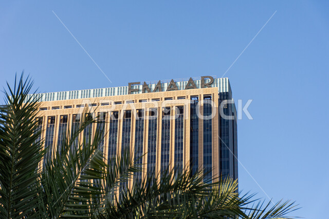 المطور العقاري الرائد في تجارة العقارات في مدينة دبي ، مبنى شركة إعمار العقارية، الأماكن والمعالم المشهورة في الإمارات العربية المتحدة، الفن الهندسي المعماري الحديث للأبراج وناطحات السحاب والمنشآت التجارية، الاهتمام بزراعة الأشجار الطبيعية الخضراء