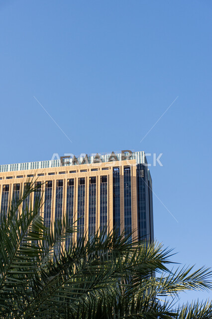 مبنى شركة إعمار العقارية، المطور العقاري الرائد في تجارة العقارات في مدينة دبي ، الأماكن والمعالم المشهورة في الإمارات العربية المتحدة، الفن الهندسي المعماري الحديث للأبراج وناطحات السحاب والمنشآت التجارية، الاهتمام بزراعة الأشجار الطبيعية الخضراء