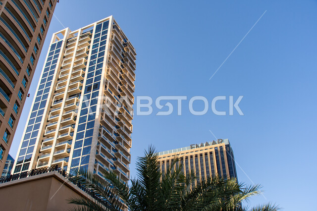 المطور العقاري الرائد في تجارة العقارات في مدينة دبي ، مبنى شركة إعمار العقارية، الأماكن والمعالم المشهورة في الإمارات العربية المتحدة، الفن الهندسي المعماري الحديث للأبراج وناطحات السحاب والمنشآت التجارية، الاهتمام بزراعة الأشجار الطبيعية الخضراء