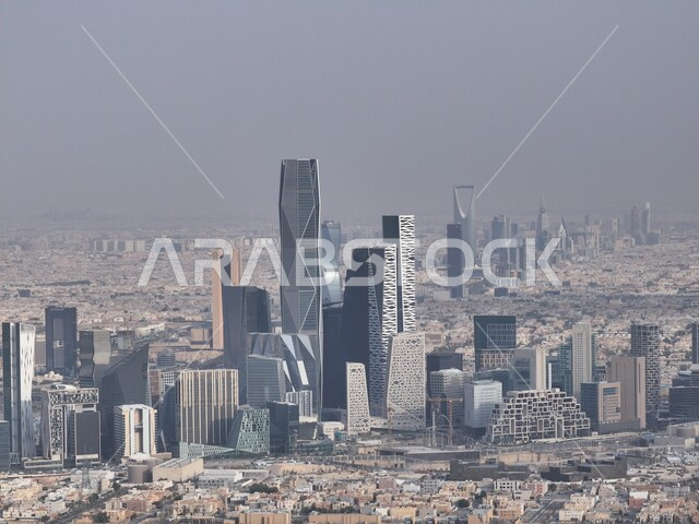 الفن الهندسي المعماري للأبراج وناطحات السحاب في العاصمة، البيوت والمباني السكنية في مدينة الرياض في النهار، المعالم السياحية المشهورة في السعودية، النمو والتقدم العمراني على الطراز الحديث