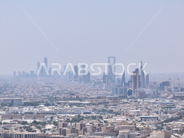 الفن الهندسي المعماري للأبراج وناطحات السحاب في العاصمة، البيوت والمباني السكنية في مدينة الرياض في النهار، المعالم السياحية المشهورة في السعودية، النمو والتقدم العمراني على الطراز الحديث