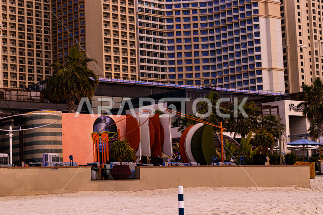 الفن الهندسي المعماري للابراج وناطحات السحاب في الامارات العربية المتحدة، الفنادق والمنتجعات الفاخرة المطلة على ساحل الخليج العربي ، اماكن جذب واستقطاب السياح، مدن ومعالم سياحية، شاطئ جي بي ار في امارة دبي