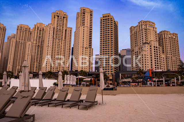 الفنادق والمنتجعات الفاخرة المطلة على ساحل الخليج العربي ، الفن الهندسي المعماري للابراج وناطحات السحاب في الامارات العربية المتحدة، اماكن جذب واستقطاب السياح، مدن ومعالم سياحية، شاطئ جي بي ار في امارة دبي