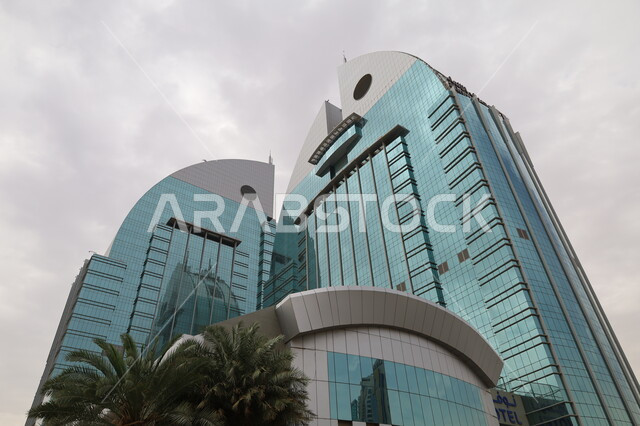 المعالم الاقتصادية المشهورة، البنوك والمصارف والمراكز المالية، الفن الهندسي المعماري في تصميم مصرف الانماء في مدينة الرياض، الاستثمارات والتمويل في المملكة العربية السعودية، ناطحات السحاب والأبراج والنمو العمراني الكبير، النهضة بالاقتصاد السعودي