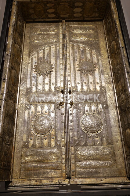 Distinctive religious artifacts and collectibles, famous cultural landmarks in Jeddah, tourist attractions and visitors to learn about the history of the Holy Land, Biennale Museum of Islamic Arts in the Kingdom of Saudi Arabia, display of the historic golden door of the Kaaba decorated with Islamic engravings
