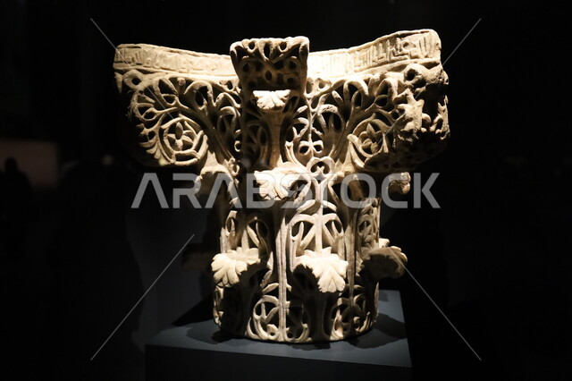 التحف الأثرية الدينية المميزة، مقتنيات حجرية من عهد الدولة العثمانية، متحف بينالي للفنون الإسلامية في المملكة العربية السعودية, المعالم الثقافية المشهورة في مدينة جدة، وجهات جذب واستقطاب السياح والزوار للتعرف على تاريخ الأرض المقدسة