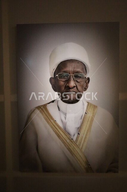 المقتنيات والمخطوطات الأثرية المميزة في الدين الإسلامي، التعرف على تاريخ الأرض المقدسة، عرض صور الأغوات في متحف بينالي للفنون الإسلامية في المملكة العربية السعودية, الشيخ علي بودايا ابراهيم خادم المسجد النبوي الشريف، المعالم الثقافية المشهورة في مدينة جدة