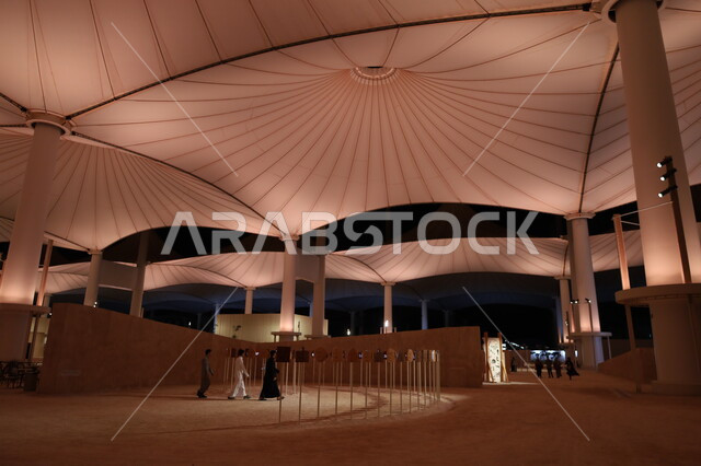 Architectural engineering art in the design of the famous Hajj station in Jeddah, the Biennale Museum of Islamic Arts in the Kingdom of Saudi Arabia, tourist attractions and visitors to learn about the history of the Holy Land, famous cultural landmarks, distinctive religious artifacts and collectibles