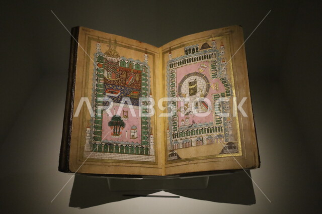 الكتب والمخطوطات الأثرية القديمة المكتوبة والمرسومة لتعبر عن الحضارة الإسلامية، معروضات ومقتنيات مميزة في متحف بينالي لفنون الإسلام في جدة، المعالم التاريخية الثقافية المشهورة بالمملكة العربية السعودية, وجهات جذب و السياح والزوار للتعرف على تاريخ الأرض المقدسة