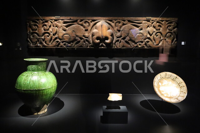 التحف والمقتنيات الدينية الأثرية المميزة، المعروضات الحجرية المنقوشة على الطراز الإسلامي القديم، وجهات جذب واستقطاب السياح والزوار للتعرف على تاريخ الأرض المقدسة، متحف بينالي للفنون الإسلامية في المملكة العربية السعودية, المعالم الثقافية المشهورة في مدينة جدة