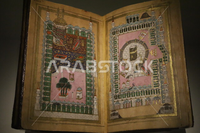 الكتب والمخطوطات الأثرية القديمة المكتوبة والمرسومة لتعبر عن الحضارة الإسلامية، معروضات ومقتنيات مميزة في متحف بينالي لفنون الإسلام في جدة، المعالم التاريخية الثقافية المشهورة بالمملكة العربية السعودية, وجهات جذب و السياح والزوار للتعرف على تاريخ الأرض المقدسة