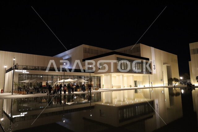 وجهات جذب واستقطاب السياح والزوار للتعرف على تاريخ الأرض المقدسة، المعالم الثقافية المشهورة في مدينة جدة، إظهار ثراء وتنوع الثقافة الإسلامية، متحف بينالي للفنون الإسلامية في المملكة العربية السعودية