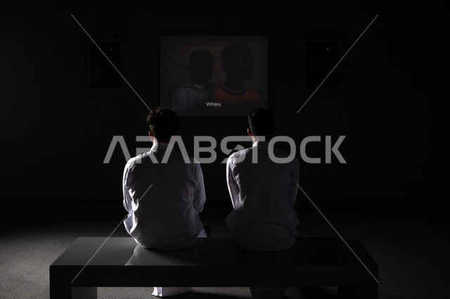 زيارة المتاحف وأماكن الإثراء الفكري، معرض في الليل في متحف الفن المعاصر في الدرعية في مدينة الرياض، عرض مختلف أنواع المنحوتات والرسومات واللوحات التي تفسر غموض الليل، مشاركة العديد من الفنانين العرب الخليجيين السعوديين في الفعاليات والمعارض الثقافية الفنية