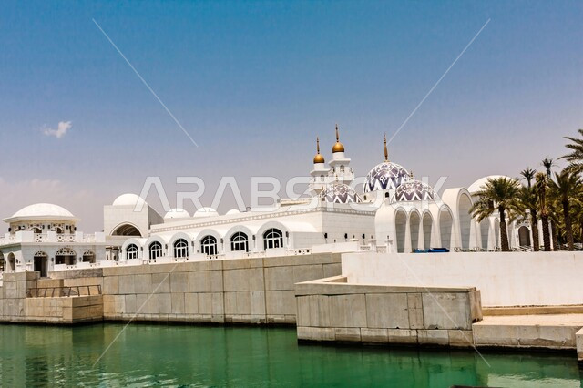 العبادة والتقرب إلى الله تعالى, مسجد الملك عبدالله الكبير بمكة المكرمة في وضح النهار, التصاميم الهندسية المعمارية من الطراز الإسلامي العريق, معالم وأماكن إسلامية دينيه مقدسة في المملكة العربية السعودية
