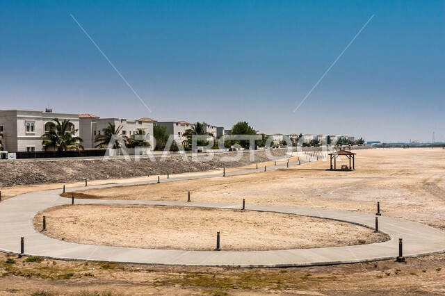 الشاطئ في حرم جامعة الملك عبدالله للعلوم والتقنية في ثول في جدة, الرمال الذهبية الشاطئية, المناظر الطبيعية على البحر