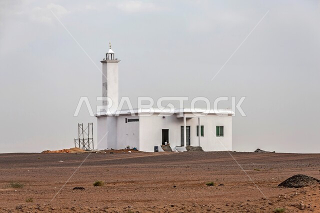 مسجد صغير في الصحراء على الطريق بين عفيف ومهد الذهب, أماكن العبادة و التقرب إلى الله, بناء المساجد في صحاري المملكة العربية السعودية