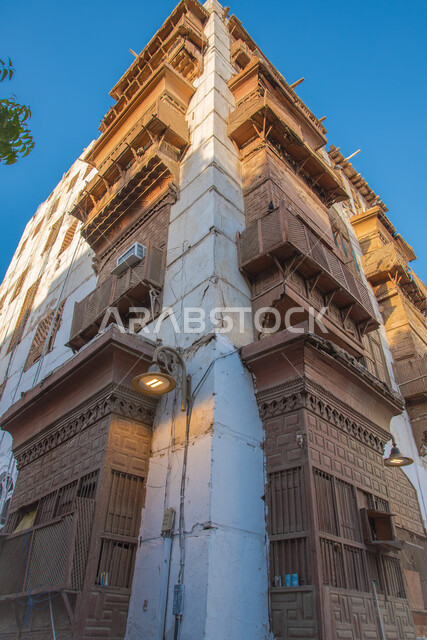 التصميم المعماري العربي الإسلامي القديم، الرواشين الخشبية القديمه في المدينة التاريخية في جدة، المعالم التاريخية في حي البلد، أماكن سياحية تراثية شعبية في المملكة العربية السعودية، البيوت الأثرية في البلد التاريخي في جدة