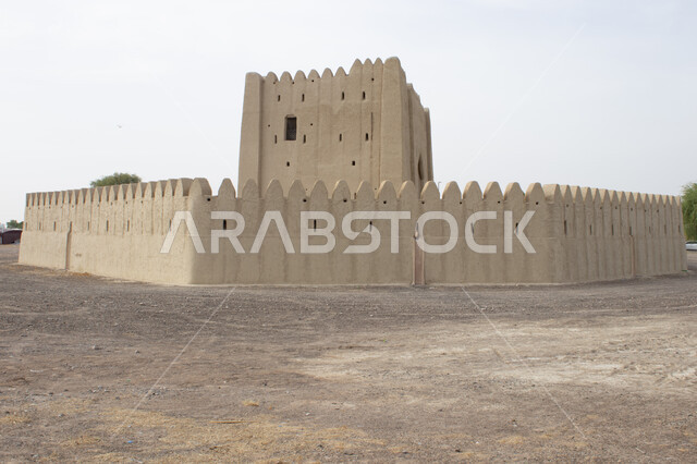 الفن الهندسي المعماري على الطراز القديم , قلعة الرملية في مدينة العين بأبو ظبي , المعالم السياحية المشهورة , الحصون والقلاع الحربية المشيدة , مناطق جذب واستقطاب السائحين في الإمارات العربية المتحدة