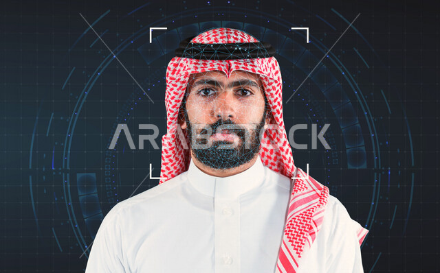صورة مقربة لرجل عربي خليجي سعودي محاطة بعدسة تصوير و بصمة وجه محددة بشبكة عنكبوتية بتقنية الهولوجرام ، استخدام تقنية الهولوجرام ثلاثية الأبعاد .