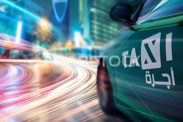 صورة مقربة للتاكسي الأخضر السريع في شوارع المملكة العربية السعودية يرتبط بتقنيات التتبع الحديثة ، تقديم خدمة التوصيل السريع في المملكة العربية السعودية .