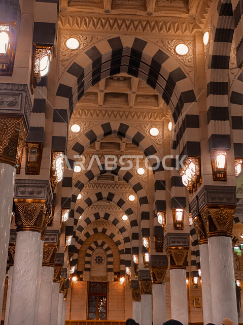 الزخرفه الإسلاميه للتصميم الداخلي لأقواس وأعمدة المسجد النبوي الشريف، مسجد النبي محمد صلى الله عليه وسلم في المدينه المنوره, الفن الهندسي والمعماري لبناء المسجد, الحرم المدني في المملكة العربية السعودية