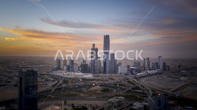 معالم محطة مركز الملك عبدالله المالي إحدى أكبر محطات قطار الرياض في المملكة العربية السعودية ، حي الملك عبدالله المالي ، مترو الرياض ، الحي المالي ، العمود الفقري لنظام النقل العام في الرياض