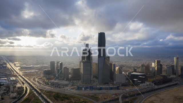 معالم محطة مركز الملك عبدالله المالي إحدى أكبر محطات قطار الرياض في المملكة العربية السعودية ، حي الملك عبدالله المالي ، مترو الرياض ، الحي المالي ، العمود الفقري لنظام النقل العام في الرياض