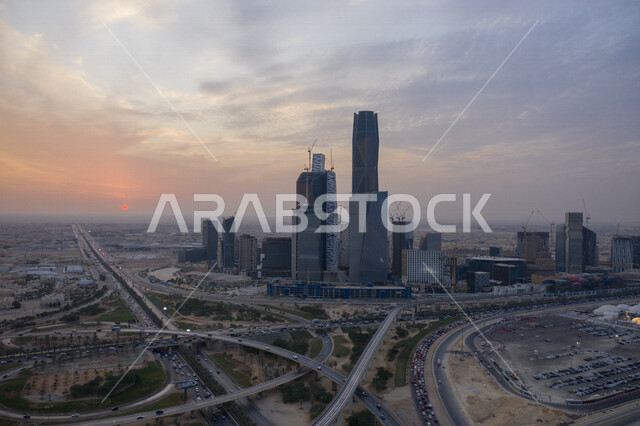 معالم محطة مركز الملك عبدالله المالي إحدى أكبر محطات قطار الرياض في المملكة العربية السعودية ، حي الملك عبدالله المالي ، مترو الرياض ، الحي المالي ، العمود الفقري لنظام النقل العام في الرياض