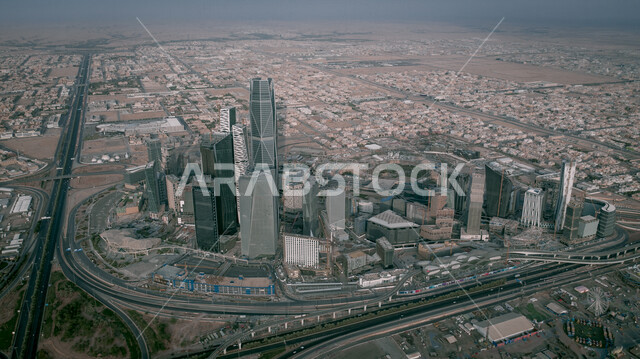 معالم محطة مركز الملك عبدالله المالي إحدى أكبر محطات قطار الرياض في المملكة العربية السعودية ، حي الملك عبدالله المالي ، مترو الرياض ، الحي المالي ، العمود الفقري لنظام النقل العام في الرياض