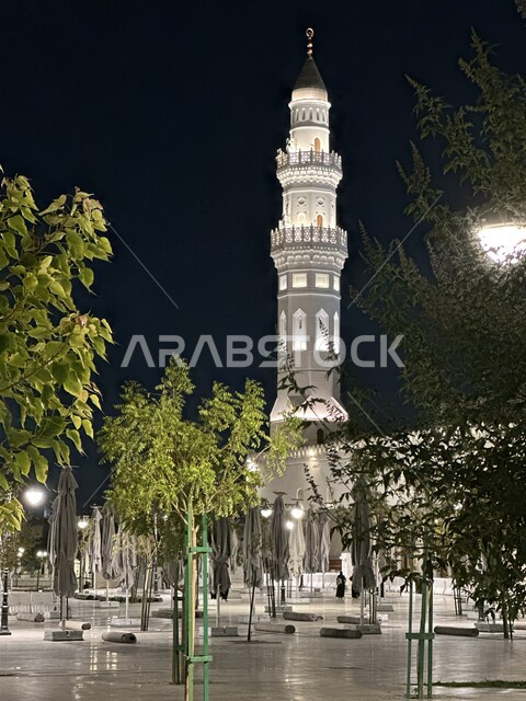 معالم وأماكن دينية مقدسة في المملكة العربية السعودية، المآذن و القبب المضيئة ليلا، دعوة المسلمين لآداء الصلاة والتقرب إلى الله تعالى، مسجد قباء في المدينة المنورة، الفن الهندسي المعماري والديكورات الاسلامية على الطراز الحديث