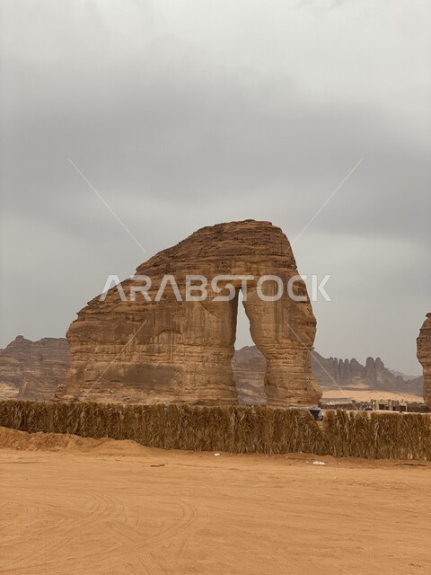 التكوينات الصخرية في مدينة العلا بالمملكة العربية السعودية، صخرة الفيل في العلا، الحضارة القديمة  والمعالم التاريخية الأثرية السياحية في السعودية، الطبيعة الصحراوية والمرتفعات الجبلية في محافظة العلا