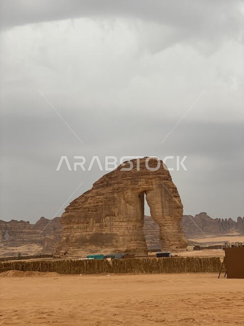 التكوينات الصخرية في مدينة العلا بالمملكة العربية السعودية، صخرة الفيل في العلا، الحضارة القديمة  والمعالم التاريخية الأثرية السياحية في السعودية، الطبيعة الصحراوية والمرتفعات الجبلية في محافظة العلا