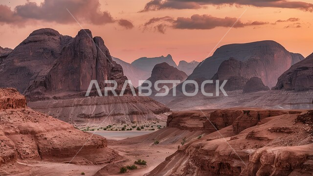 السلسلة الجبلية والتكوينات الصخرية في وادي الديسة بمنطقة تبوك، الطبيعة الصحراوية في المملكة العربية السعودية، التضاريس والنحت الصخري في المناطق الأثرية، أماكن للرحلات السياحية وقضاء وقت ممتع.