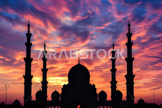 نداء المسلمين لأداء الفرائض والصلوات, العبادة والتقرب الى الله, الفن الهندسي المعماري لبناء المساجد في المملكة العربية السعودية, الديكورات والتصاميم الخارجية الحديثة لبناء مسجد, أماكن إسلامية مقدسة، صورة ظلية لجامع في وقت غروب الشمس