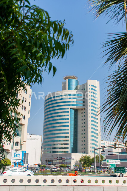 النمو والتطور العمراني، مبنى برج الريم في مدينة الرقة بدبي، الواجهة السياحية في الامارات العربية المتحدة، الفن الهندسي المعماري للأبراج وناطحات السحاب، حركة مرور السيارات في الشوارع والطرقات، مناطق جذب واستقطاب السائحين من انحاء العالم