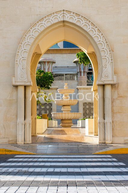 النمو والتقدم العمراني للأقواس والجدران المزخرفة، تصميم نافورة مياه على الطراز الأندلسي لمطعم بمدينة دبي، الديكورات والتصاميم الهندسية المتميزة, فنون العمارة التقليدية التاريخية, الاهتمام بزراعة الأشجار والنباتات الخضراء, أماكن ومعالم سياحية في الإمارات العربية المتحدة