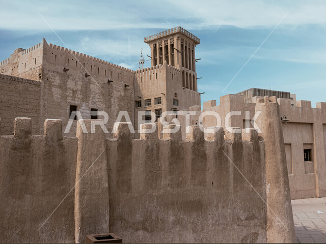 مباني طينية عريقة من التراث الإماراتي، متحف في إمارة عجمان في دولة الامارات العربية المتحدة، التراث العربي الأصيل وفن العمارة في الماضي، قصر العائلة الحاكمة سابقا في عجمان، معالم سياحية تاريخية قديمة، أماكن أثرية تاريخية في الإمارات