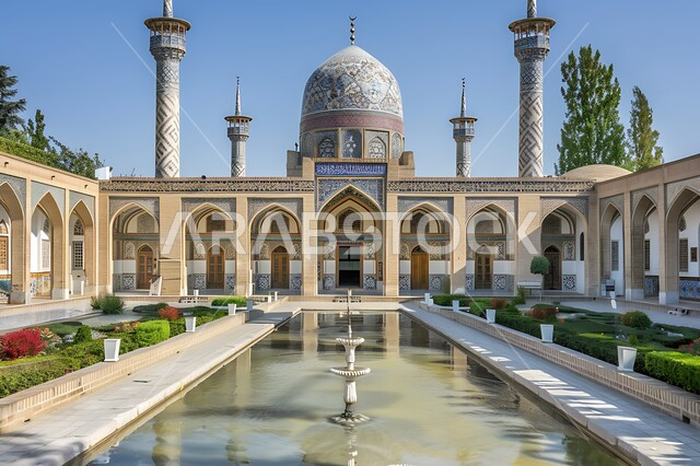 المعالم الدينية المقدسة, نداء المسلمين لأداء الفرائض والصلوات والتقرب إلى الله، الفن الهندسي المعماري على الطراز الاسلامي لقبب ومآذن المساجد في المملكة العربية السعودية, الديكورات والتصاميم المتميزة لنافورة الماء، الاهتمام بالتشجير وزراعة النباتات الخضراء