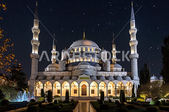 القبب والمآذن المضيئة ليلا، نداء المسلمين لأداء الفرائض والصلوات والتقرب إلى الله، الفن الهندسي المعماري على الطراز الاسلامي لبناء المساجد في المملكة العربية السعودية, المعالم والأماكن الدينية المقدسة, التصاميم والديكورات المتميزة